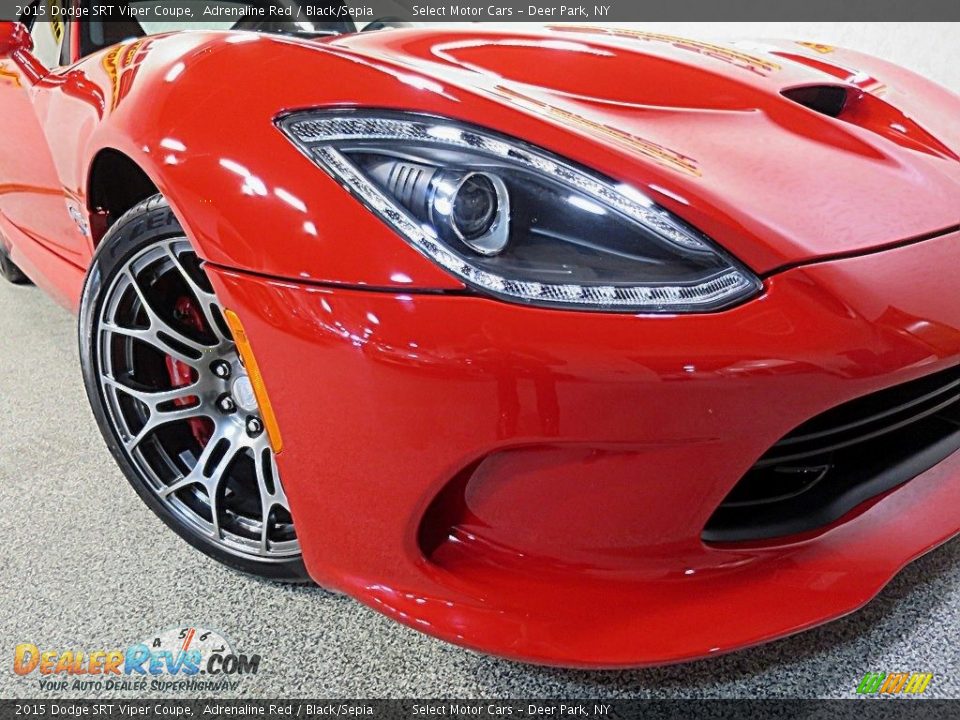 Front 3/4 View of 2015 Dodge SRT Viper Coupe Photo #10
