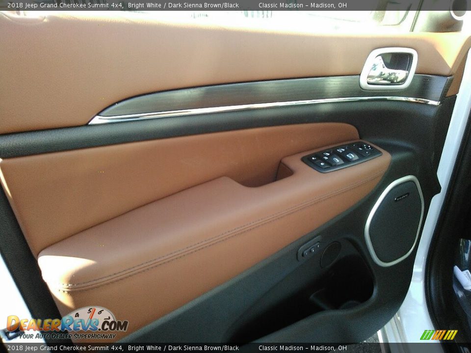 2018 Jeep Grand Cherokee Summit 4x4 Bright White / Dark Sienna Brown/Black Photo #2