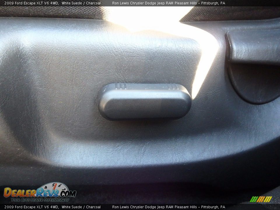 2009 Ford Escape XLT V6 4WD White Suede / Charcoal Photo #17