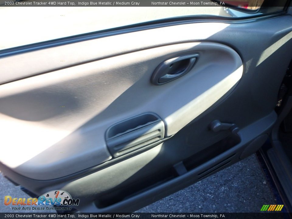 2003 Chevrolet Tracker 4WD Hard Top Indigo Blue Metallic / Medium Gray Photo #11