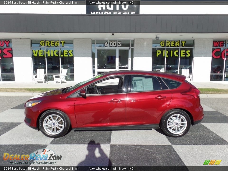 2016 Ford Focus SE Hatch Ruby Red / Charcoal Black Photo #1