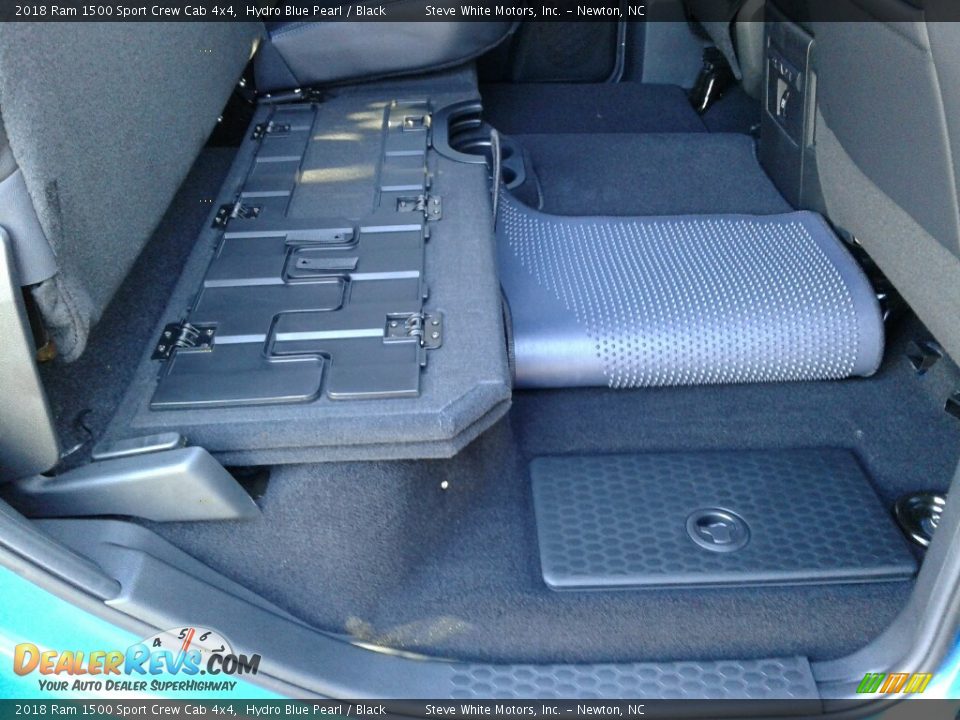 2018 Ram 1500 Sport Crew Cab 4x4 Hydro Blue Pearl / Black Photo #12