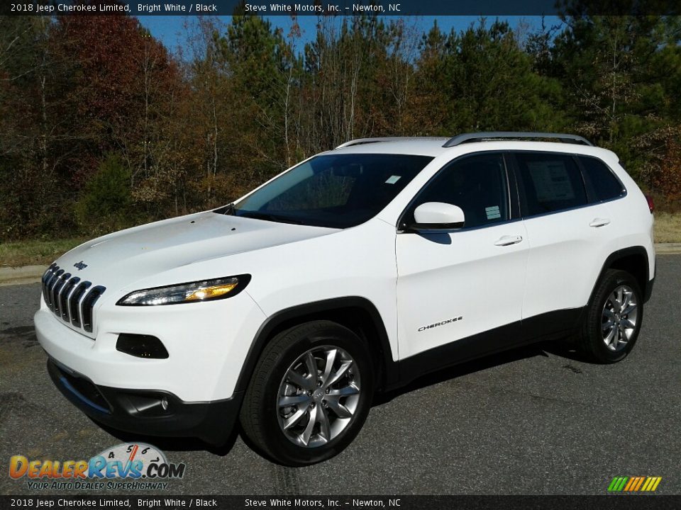 Front 3/4 View of 2018 Jeep Cherokee Limited Photo #2