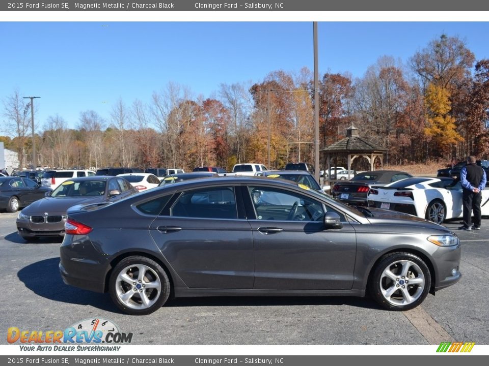 2015 Ford Fusion SE Magnetic Metallic / Charcoal Black Photo #2