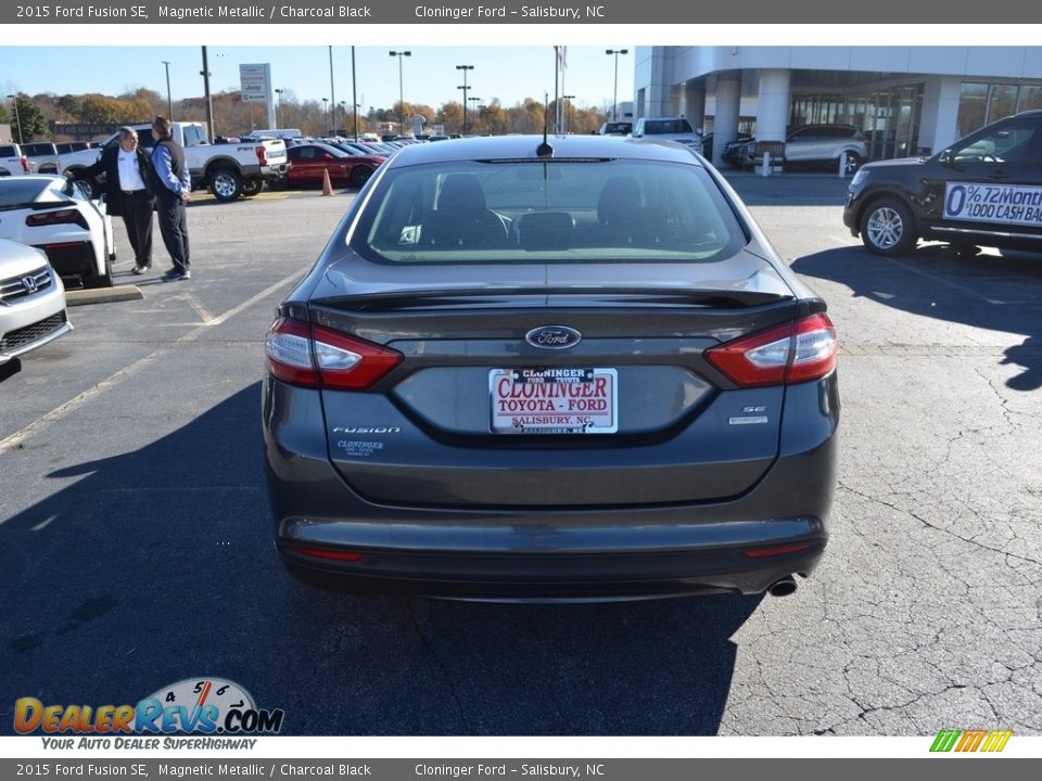 2015 Ford Fusion SE Magnetic Metallic / Charcoal Black Photo #4