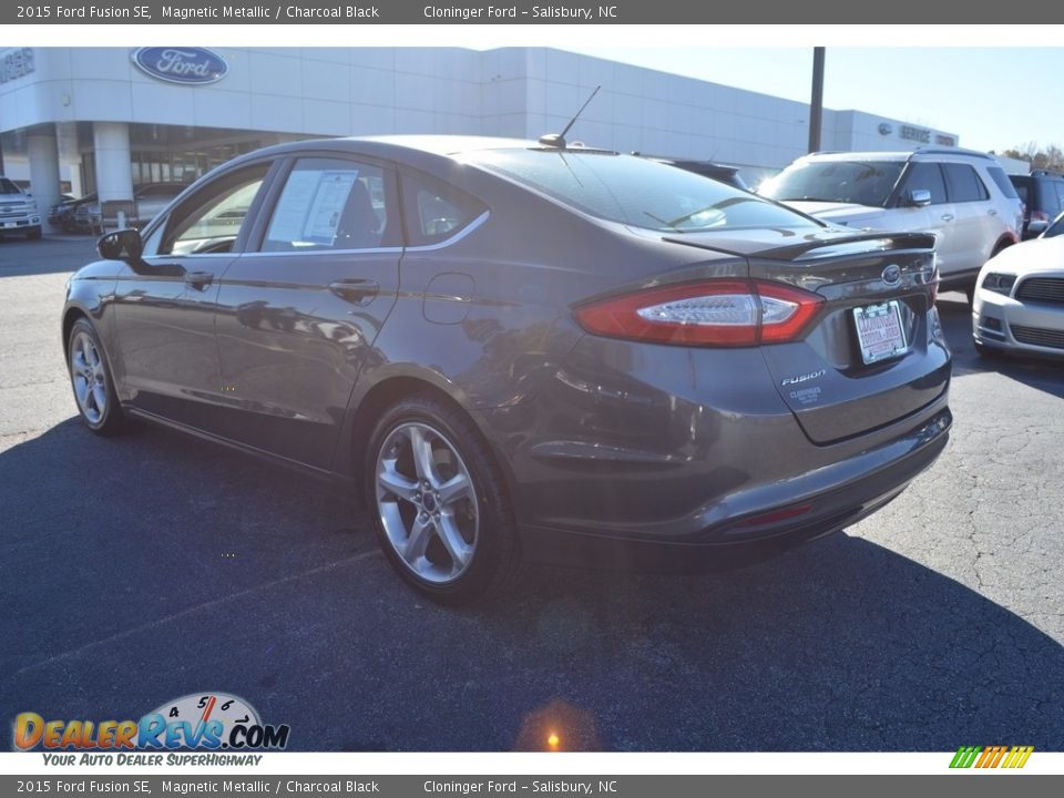 2015 Ford Fusion SE Magnetic Metallic / Charcoal Black Photo #5