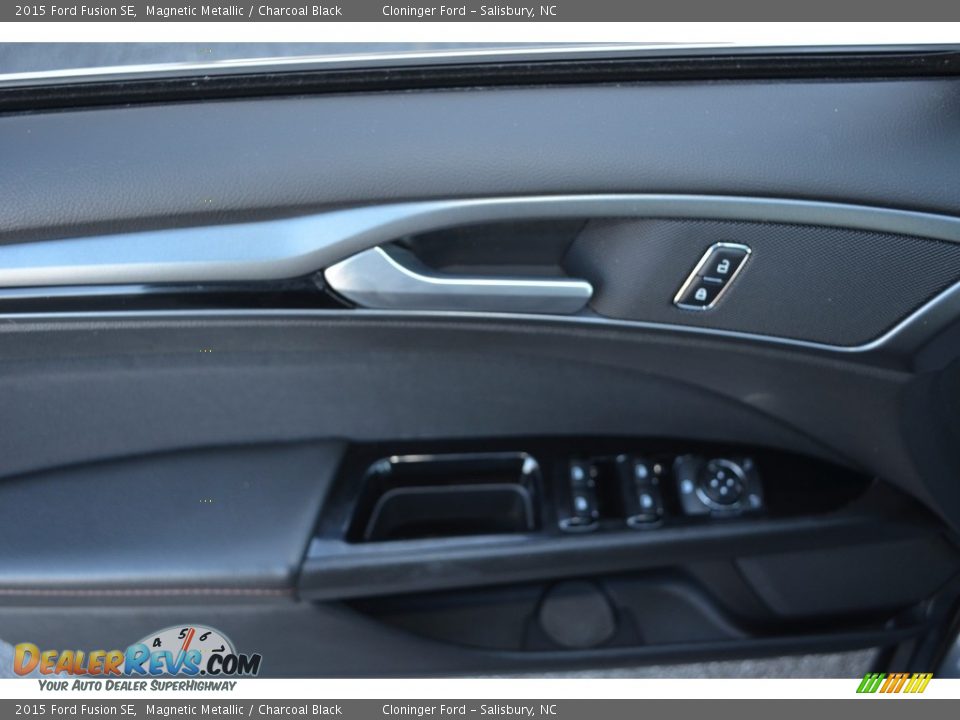 2015 Ford Fusion SE Magnetic Metallic / Charcoal Black Photo #8