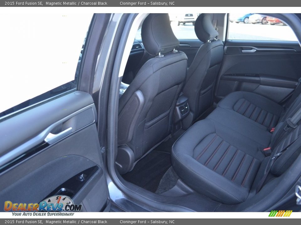 2015 Ford Fusion SE Magnetic Metallic / Charcoal Black Photo #12