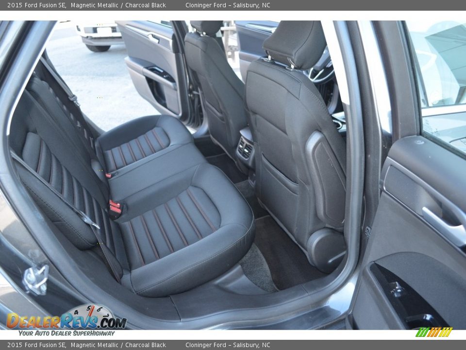 2015 Ford Fusion SE Magnetic Metallic / Charcoal Black Photo #14