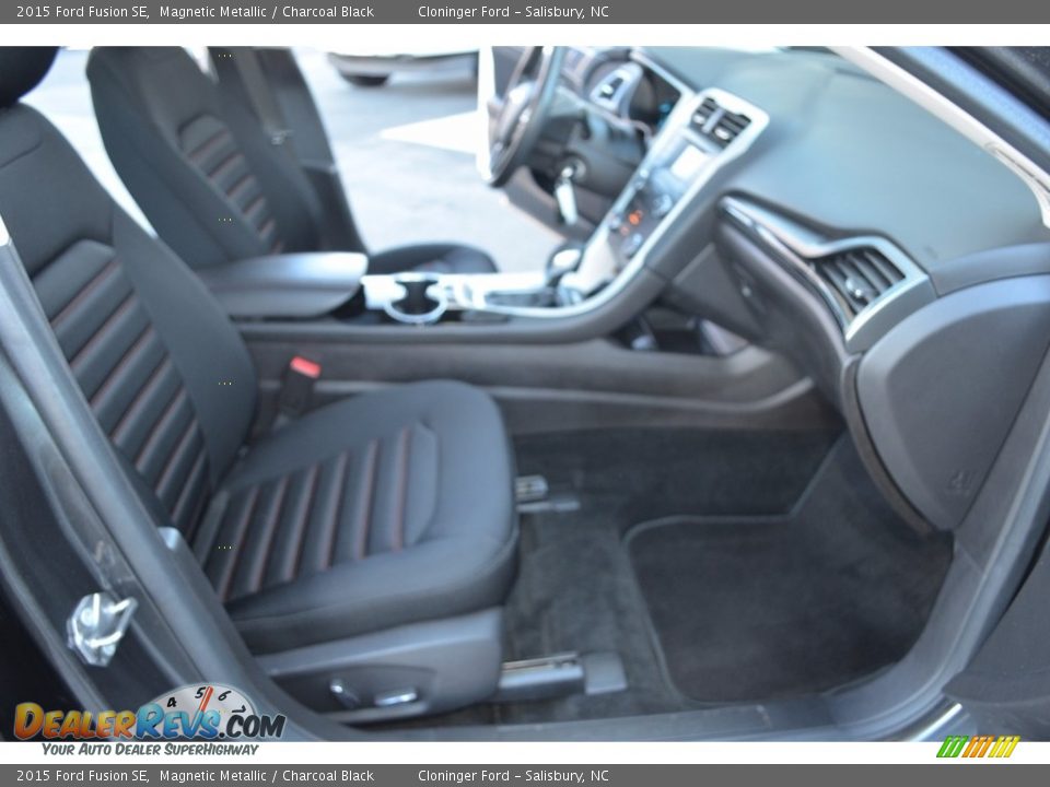 2015 Ford Fusion SE Magnetic Metallic / Charcoal Black Photo #16