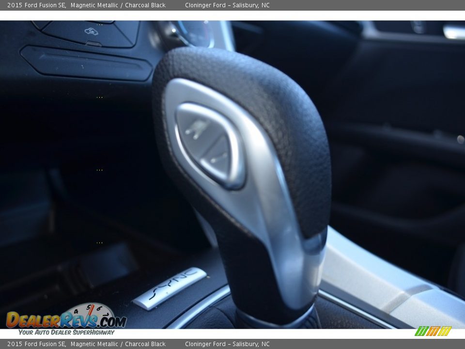 2015 Ford Fusion SE Magnetic Metallic / Charcoal Black Photo #20