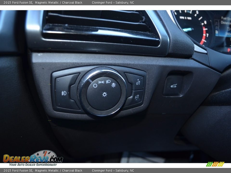 2015 Ford Fusion SE Magnetic Metallic / Charcoal Black Photo #23