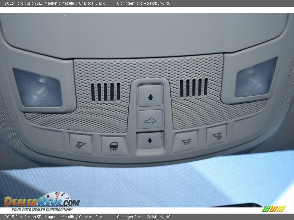 2015 Ford Fusion SE Magnetic Metallic / Charcoal Black Photo #24