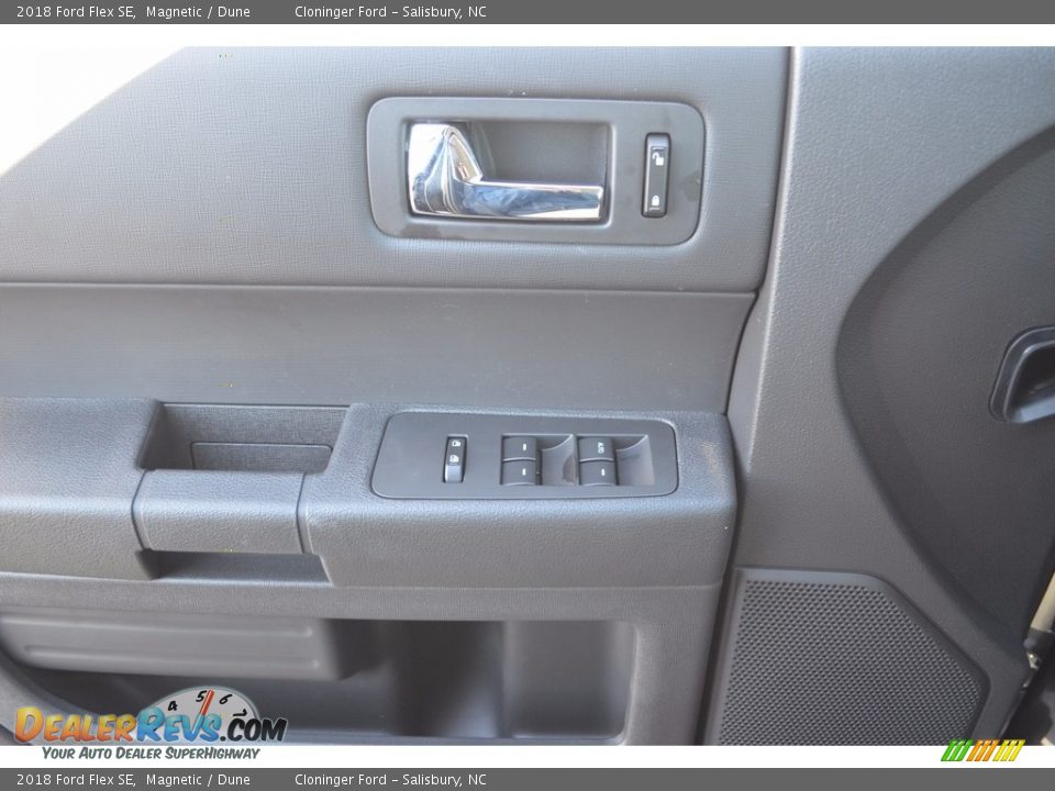2018 Ford Flex SE Magnetic / Dune Photo #5
