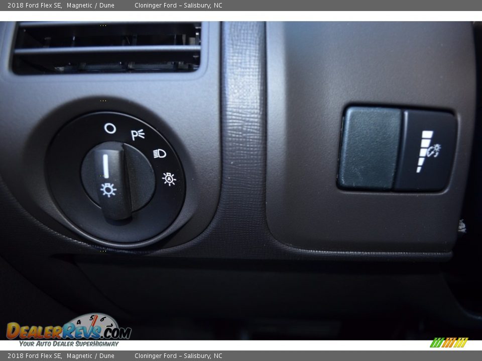 2018 Ford Flex SE Magnetic / Dune Photo #15