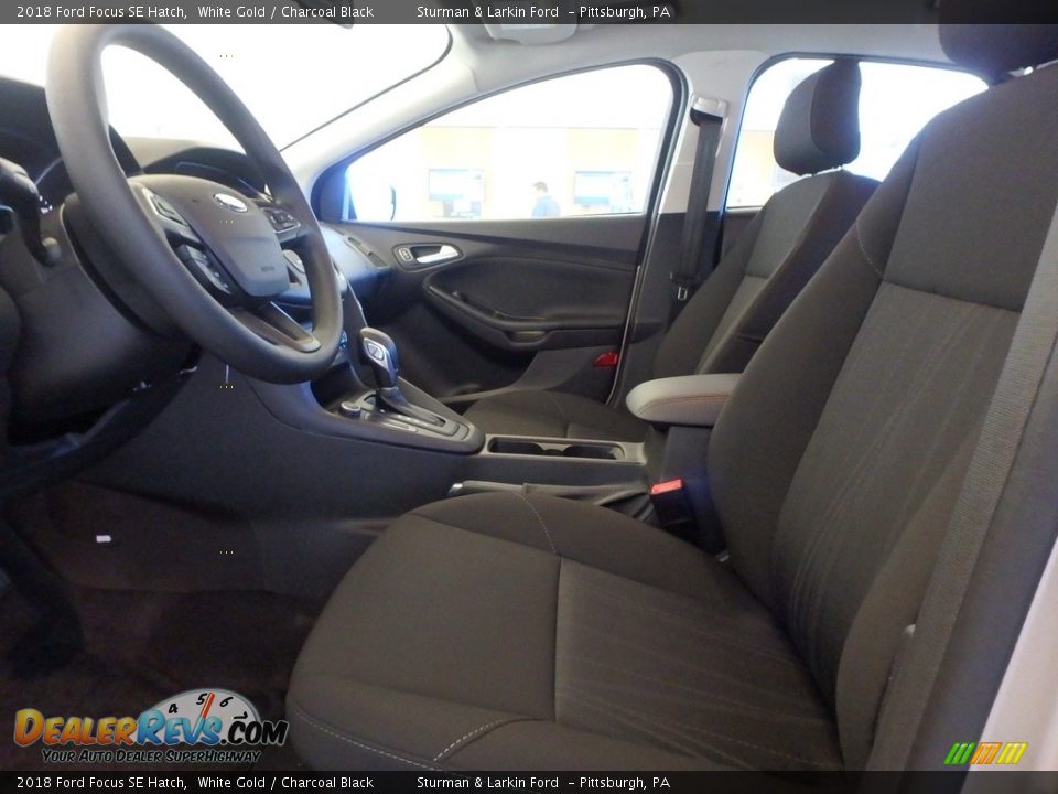 2018 Ford Focus SE Hatch White Gold / Charcoal Black Photo #6