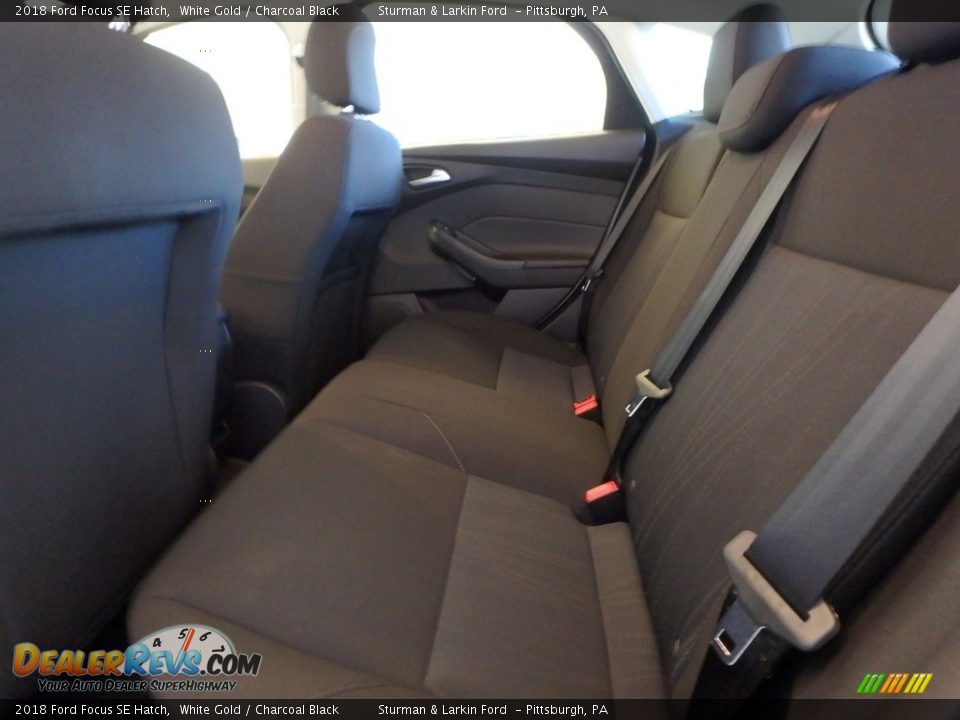 2018 Ford Focus SE Hatch White Gold / Charcoal Black Photo #7