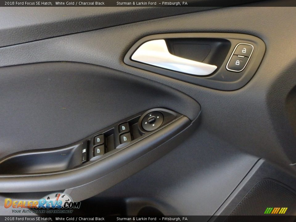 2018 Ford Focus SE Hatch White Gold / Charcoal Black Photo #9