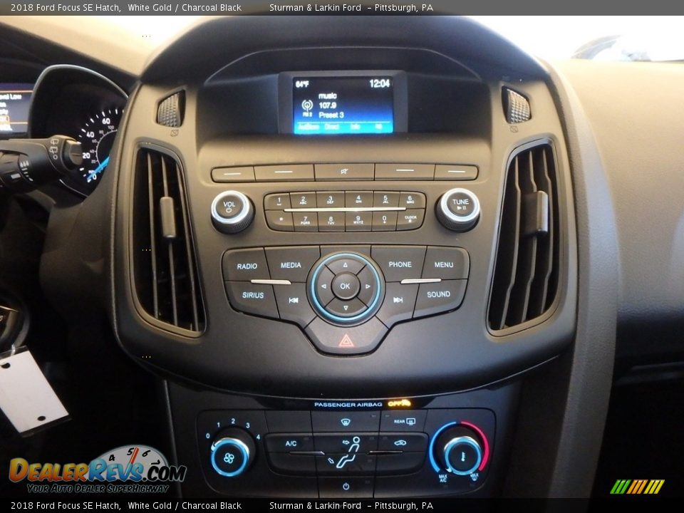 2018 Ford Focus SE Hatch White Gold / Charcoal Black Photo #11