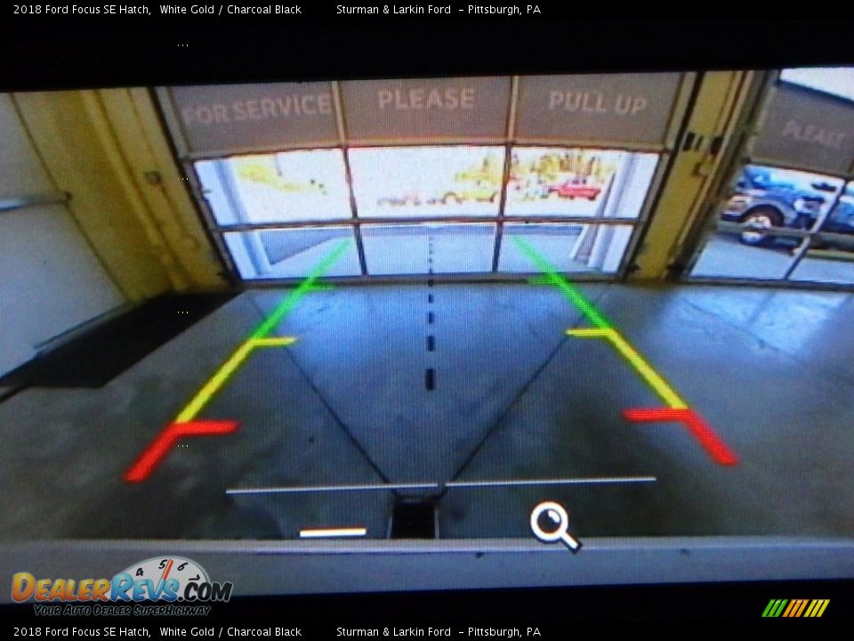 2018 Ford Focus SE Hatch White Gold / Charcoal Black Photo #12