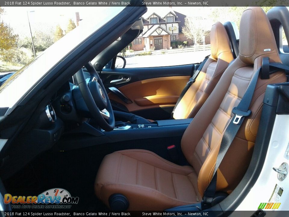 Front Seat of 2018 Fiat 124 Spider Lusso Roadster Photo #10