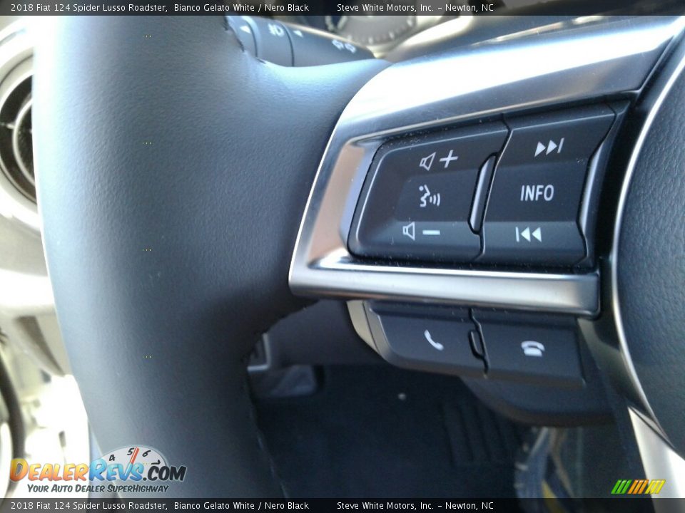 Controls of 2018 Fiat 124 Spider Lusso Roadster Photo #14