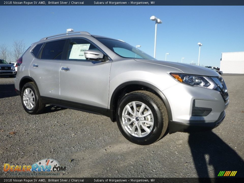 Front 3/4 View of 2018 Nissan Rogue SV AWD Photo #1