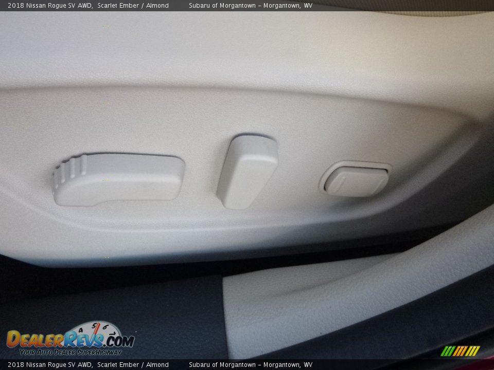 Controls of 2018 Nissan Rogue SV AWD Photo #15