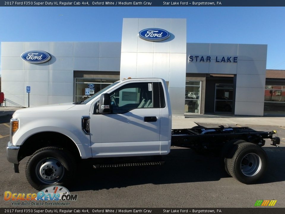 2017 Ford F350 Super Duty XL Regular Cab 4x4 Oxford White / Medium Earth Gray Photo #1