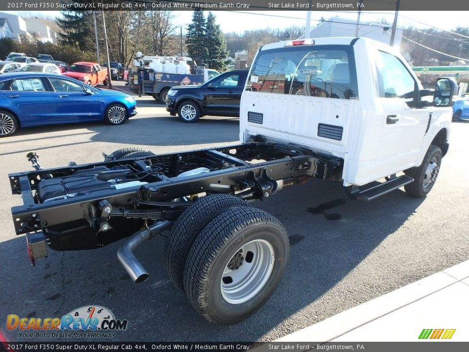 2017 Ford F350 Super Duty XL Regular Cab 4x4 Oxford White / Medium Earth Gray Photo #7