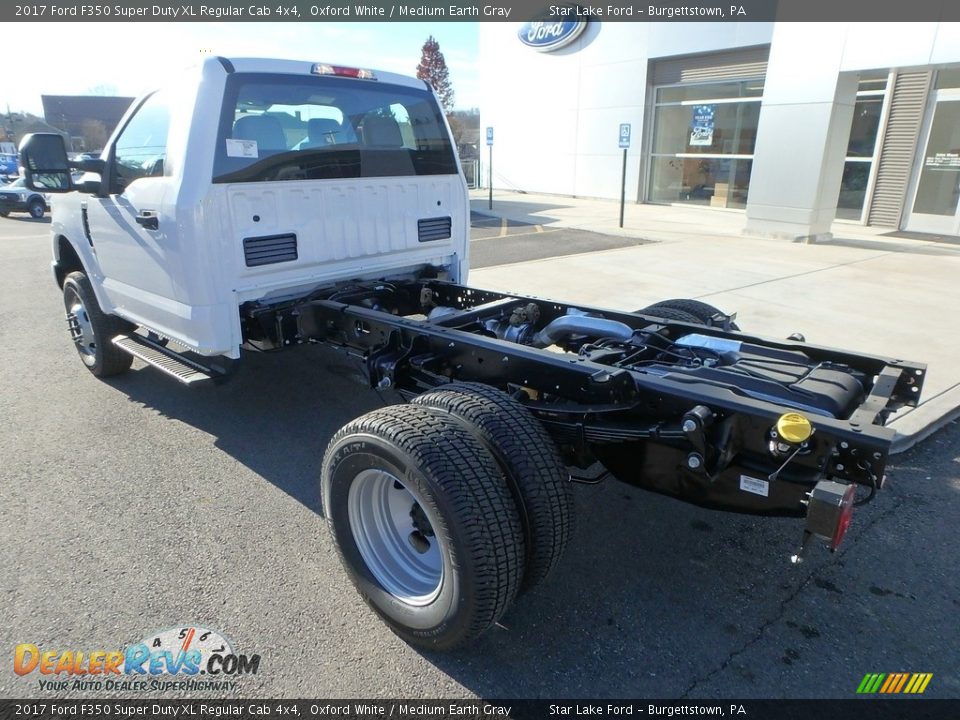 2017 Ford F350 Super Duty XL Regular Cab 4x4 Oxford White / Medium Earth Gray Photo #9