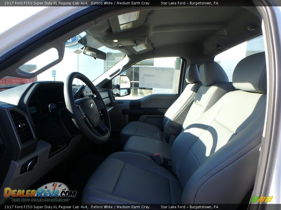 2017 Ford F350 Super Duty XL Regular Cab 4x4 Oxford White / Medium Earth Gray Photo #11