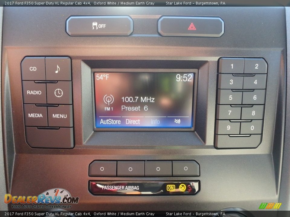 2017 Ford F350 Super Duty XL Regular Cab 4x4 Oxford White / Medium Earth Gray Photo #19