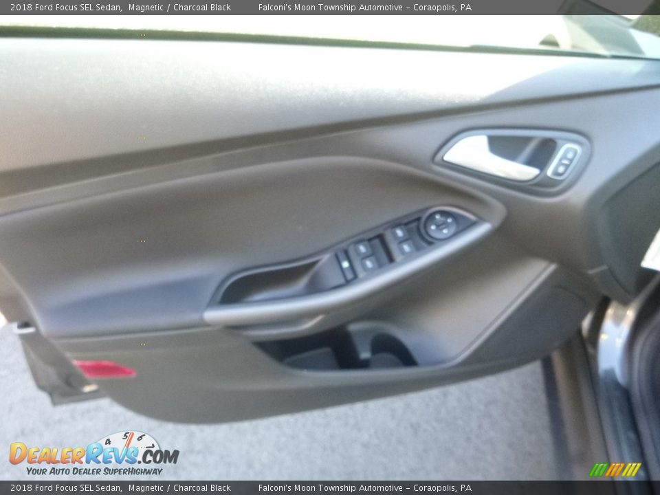 2018 Ford Focus SEL Sedan Magnetic / Charcoal Black Photo #10