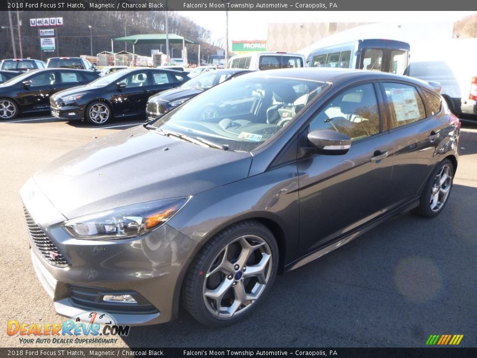 Front 3/4 View of 2018 Ford Focus ST Hatch Photo #5