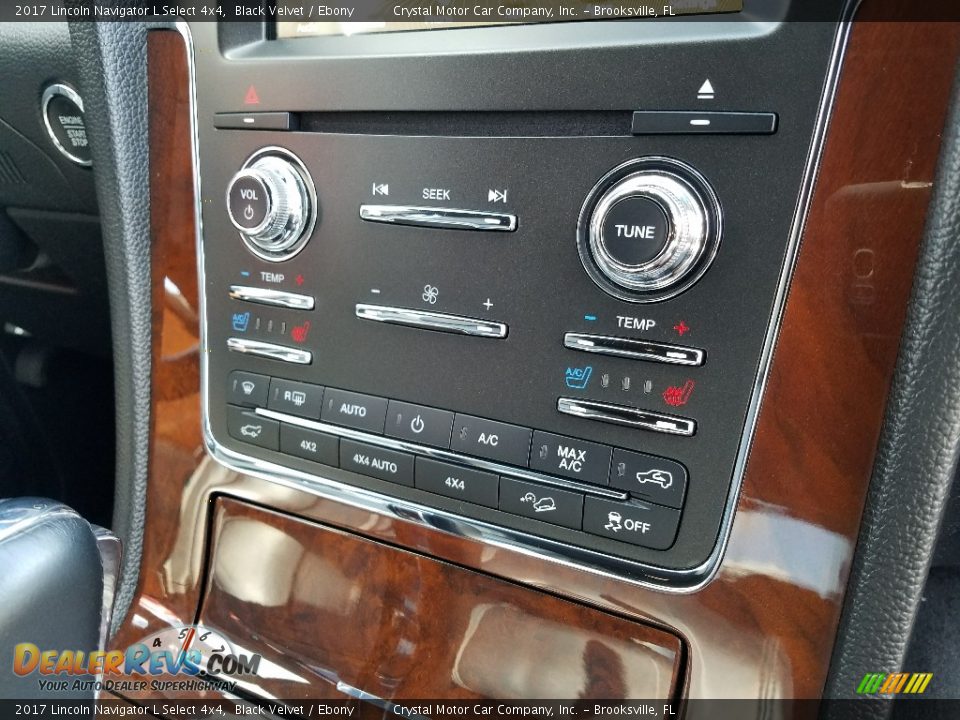 Controls of 2017 Lincoln Navigator L Select 4x4 Photo #17