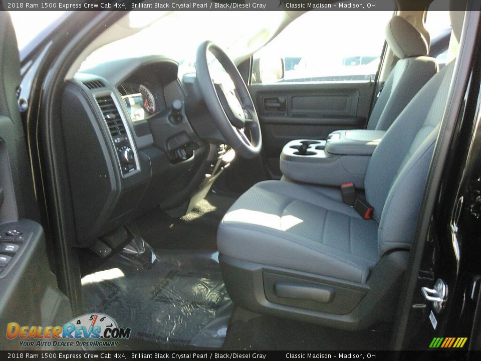 2018 Ram 1500 Express Crew Cab 4x4 Brilliant Black Crystal Pearl / Black/Diesel Gray Photo #4