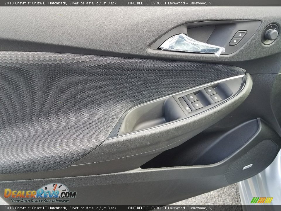 Door Panel of 2018 Chevrolet Cruze LT Hatchback Photo #8