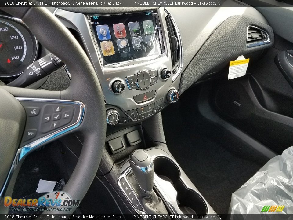 Controls of 2018 Chevrolet Cruze LT Hatchback Photo #10