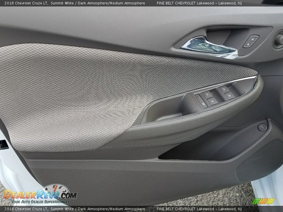 Door Panel of 2018 Chevrolet Cruze LT Photo #8