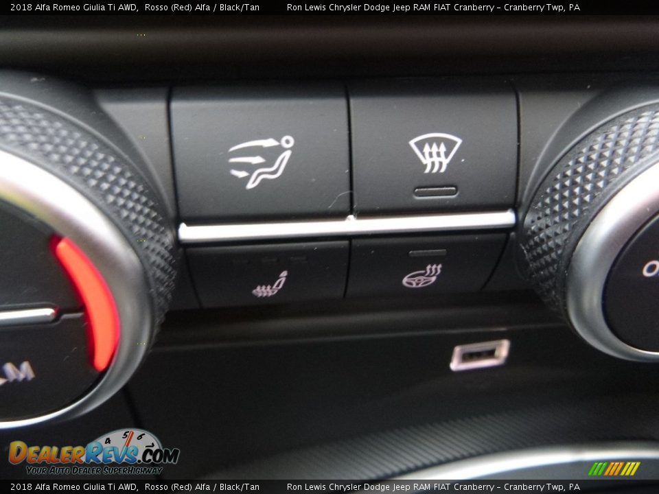2018 Alfa Romeo Giulia Ti AWD Rosso (Red) Alfa / Black/Tan Photo #31