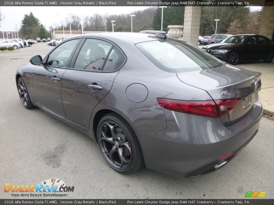 2018 Alfa Romeo Giulia Ti AWD Vesuvio Gray Metallic / Black/Red Photo #4