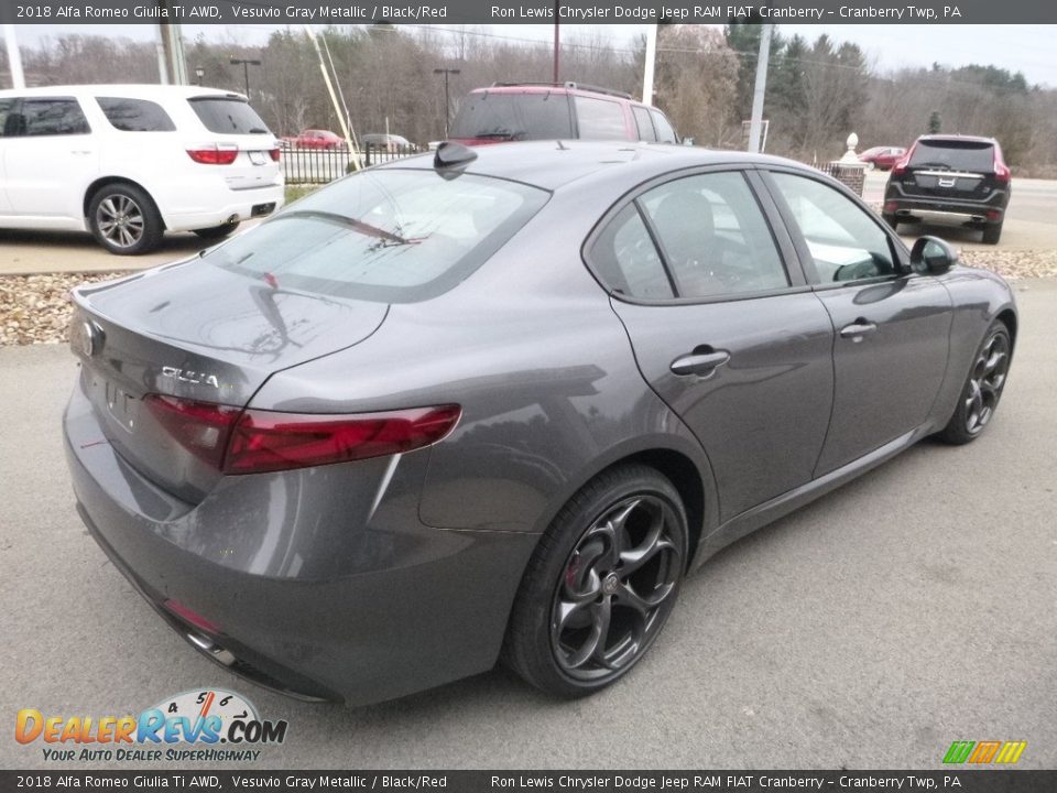 2018 Alfa Romeo Giulia Ti AWD Vesuvio Gray Metallic / Black/Red Photo #7