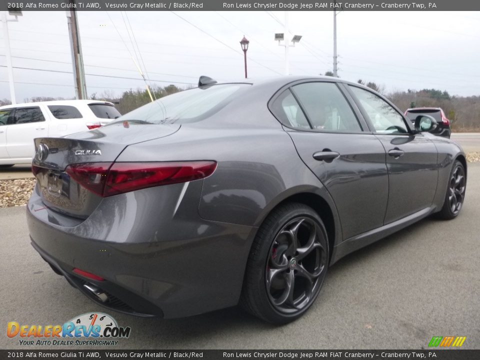 2018 Alfa Romeo Giulia Ti AWD Vesuvio Gray Metallic / Black/Red Photo #8