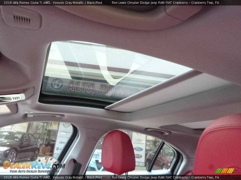 2018 Alfa Romeo Giulia Ti AWD Vesuvio Gray Metallic / Black/Red Photo #22