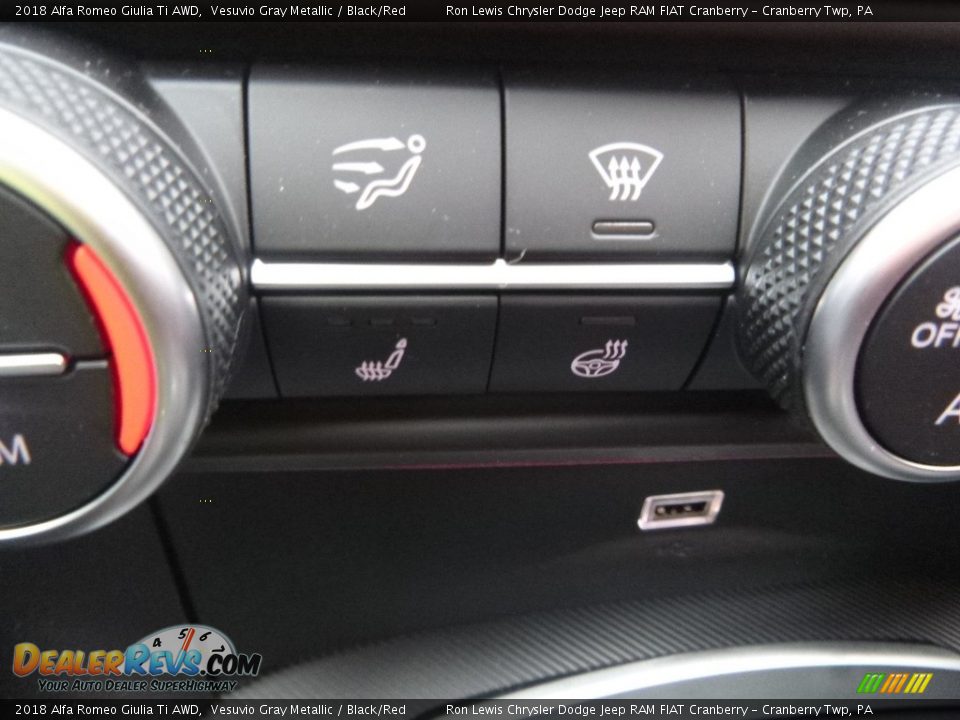 Controls of 2018 Alfa Romeo Giulia Ti AWD Photo #30