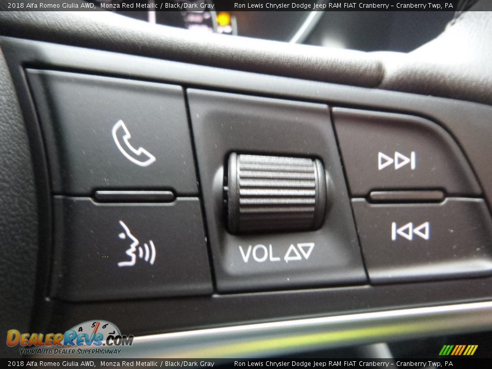Controls of 2018 Alfa Romeo Giulia AWD Photo #27
