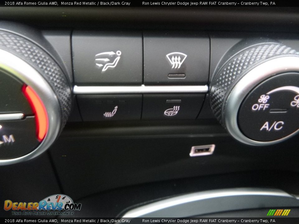 Controls of 2018 Alfa Romeo Giulia AWD Photo #29