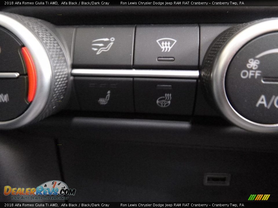 2018 Alfa Romeo Giulia Ti AWD Alfa Black / Black/Dark Gray Photo #29