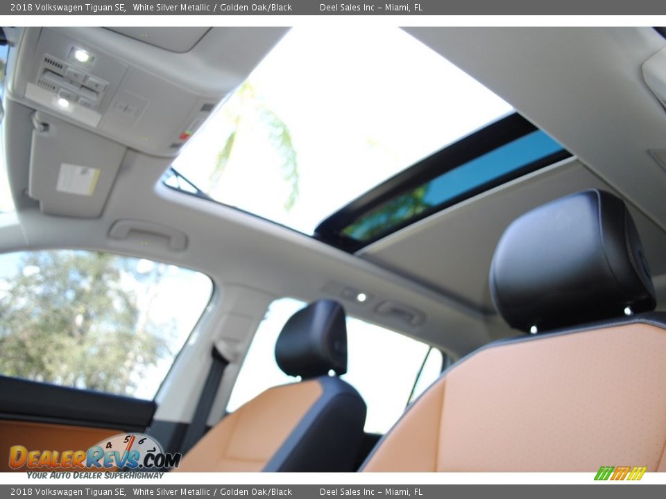 Sunroof of 2018 Volkswagen Tiguan SE Photo #16